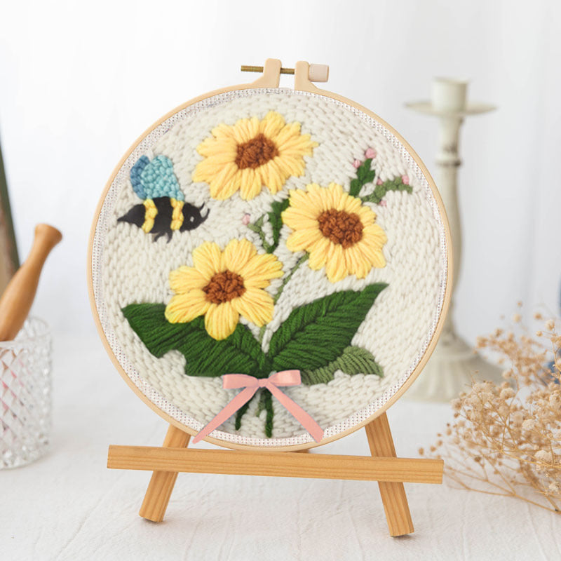 Punch Needle Starter Kit – Yellow Flowers & Bee (20x20 cm)